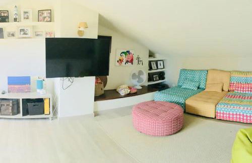 2 Story, 5 Bedroom, 3 Bath Flat, Steps from the Beach & Cliff Walk - Foto 6