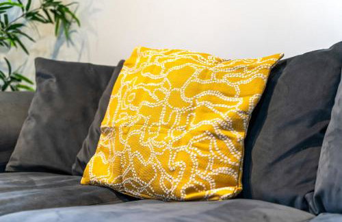 Stylish Two Bedroom Apartment - Secure Parking & Balcony 9MC - Photo 36