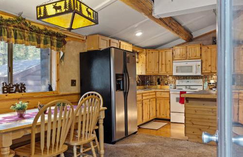 Hayloft Hollow by KABINO Fire Pit Fireplace Loft with Low Ceiling High Chair WiFi - Foto 5