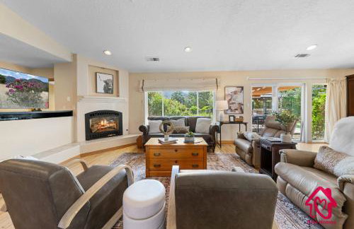 The Rose Garden Estate with Swim Spa - an Irvie Home - Foto 2