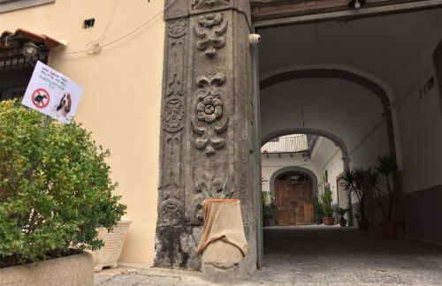 La cartolina di Napoli free parking for small cars only - Foto 27