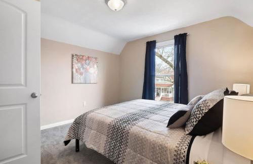 Large Remodeled 4 Bedroom Only 7 Minutes to Downtown - Foto 32