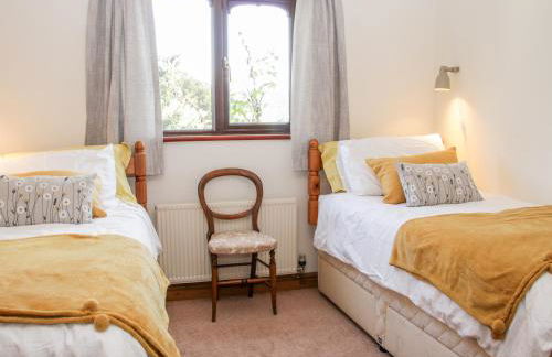 Court Farm - Photo 20