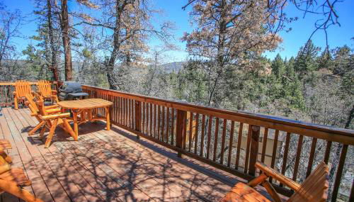 Rest N Relax Inn - Beautiful chalet-style cabin features dramatic forest and slope views! - Foto 2