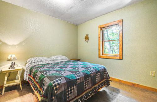 Peaceful Wautoma Retreat with Deck on 10 Acres! - Foto 14