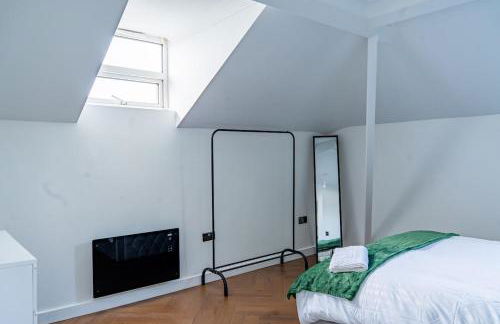 Stylish Luxury 2-Bed Newly Renovated flat - Foto 27