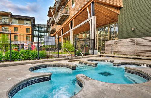 Ski-In Resort Family Condo with Deck at Jay Peak! - Foto 38