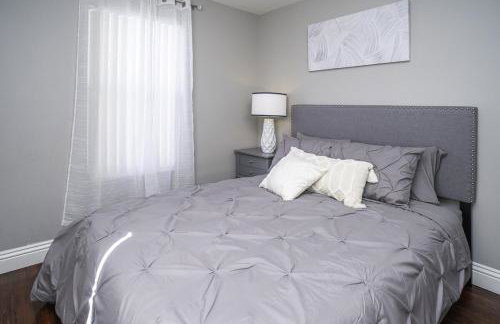 Viva Vegas Cozy 3BR Home Minutes from the Strip - Photo 22