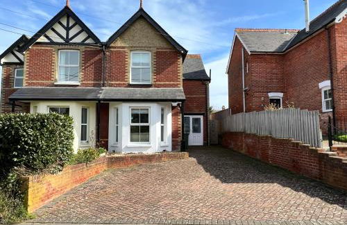 RedButt House, Freshwater, 3 Bedrooms, WiFi, Garden - Photo 1