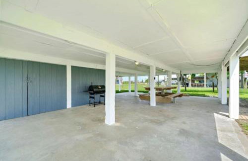 Cozy and charming getaway with deck, close to beach - Foto 30