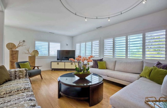 Serene Coastal Home Sleeps 8 1 Mile From Beach! - Foto 15