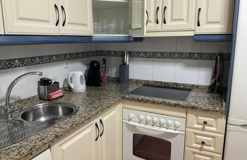 Bonito apartamento con jardín, piscina y aparcamiento gratuito - Photo 37