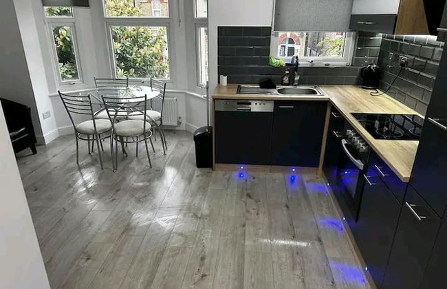 Flat - Sleeps 4 & Free Parking - Foto 5