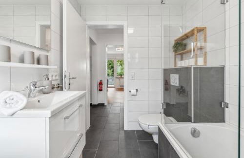 Modernes 6-Betten-Apartment mit Balkon und Parkplatz - zentrale Lage - Foto 4