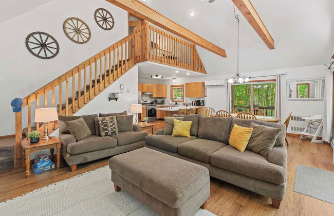 Lake + Pool Access, Game Room, Firepit, Deck Tawny and Peaceful by Avantstay - Foto 3