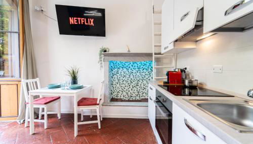 AvocadHouse1QCview - Photo 3