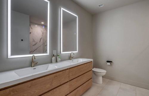 6BR Lakefront Private Dock & Bonfire Sleeps 12 - Foto 28