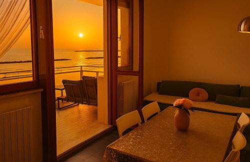 Terrazzo Panoramico Fronte Mare Zamponi - Foto 39