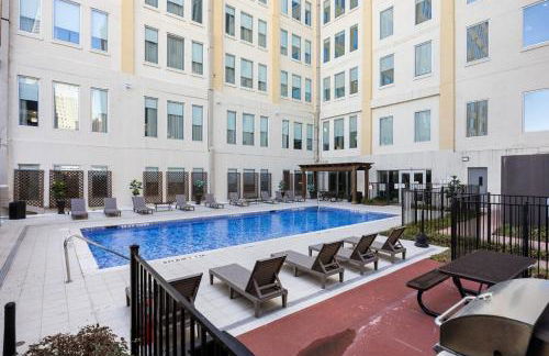 Beautiful Downtown Apartment with Pool, Laundry, Parking - Foto 3