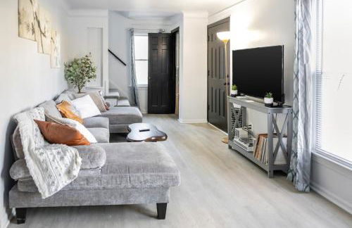 Euclid Near Lake Erie Cleveland king bed - Foto 48