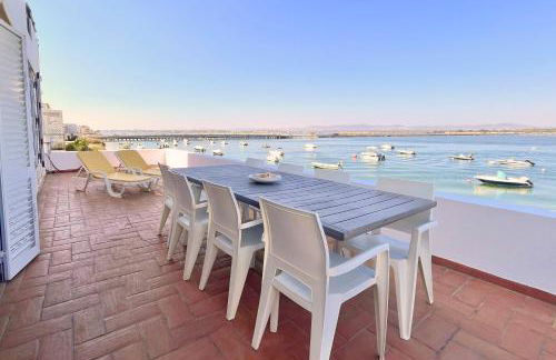 Beach House on Faro Island with a Dreamy Terrace and 7 Beds for the Perfect Escape - Foto 13
