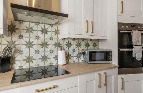 Luxury Plymouth Work & Stay House - Photo 3