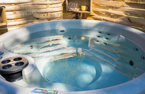 The Hideaway Hut - 1 Bed Shepherds Hut - Hereford - Photo 35