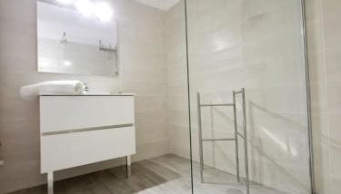 Hendaye a 6mn a pied de la plage parking privé - Foto 2, Shower