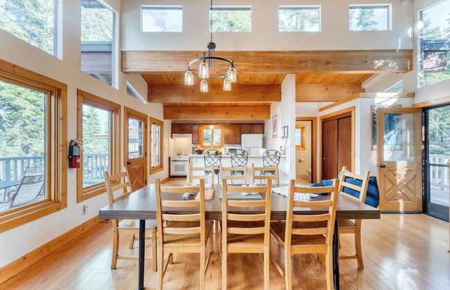 Lake + Beach Access, Pool, Tennis Walk to Chambers Tahoe Timber by Avantstay - Foto 14