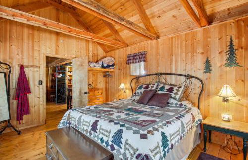 Near Trails Forest Lake Retreat with Backyard Oasis - Foto 16