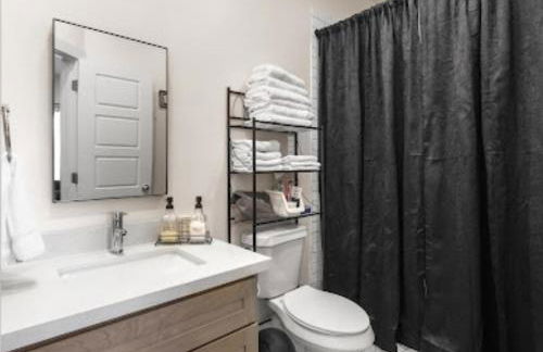 The WorkNest Stylish Stay w Desk & Fast Wi-Fi - Foto 15