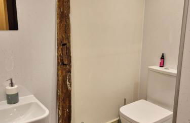 Central Gloucester Self-Catering Flat - A Hidden Gem - Foto 34