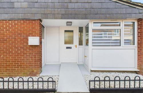 MODERN 2 BED BUNGALOW SLEEPS 4 Pet friendly - Photo 14