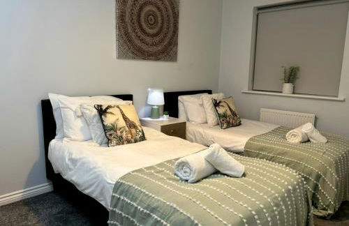 Eskdale Townhouse- Spacious 4BR ,Crawley, Free Wifi, Parking, fully equipped, contractor friendly, temporary relocations welcome, near Gatwick Airport - Foto 14