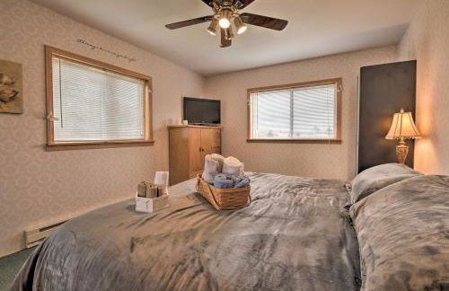 Private Hot Tub and Fireplace Poconos Home! - Foto 15