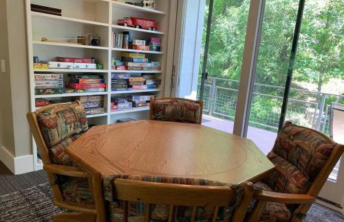 25-Bed, Amenity-Rich Estate in a Private Forest - Foto 30