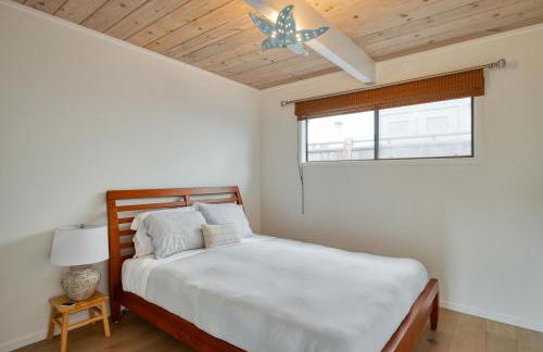 Dockside getaway with hot tub & dock - Foto 5