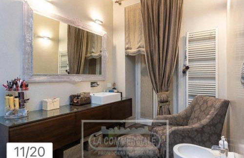 Campo de' Fiori Grand Residence - Sleeps 8-10, Jacuzzi & Cinema - Photo 15