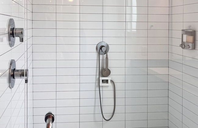 Massive Compound 20 Beds Rainey St 6 min Walk - Photo 64