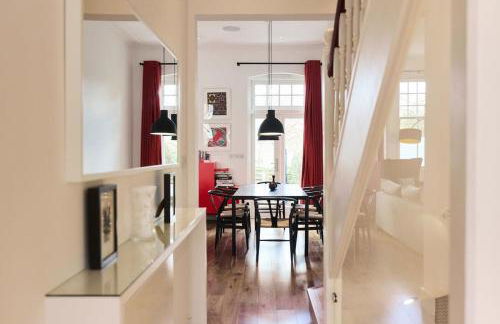 The Clapham Crib - Spacious 4BDR House with Patio - Photo 34