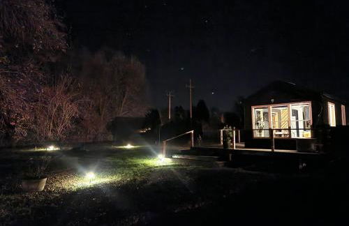 Cozy Covelo Tiny Home - Hot Tub & Oaks - Foto 5