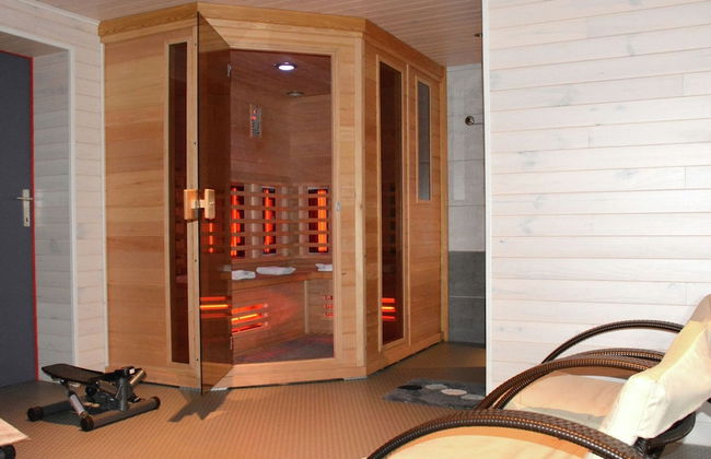 Modern Escape With Private Sauna - Photo 18
