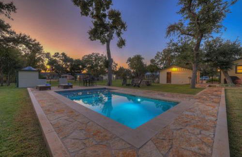 Upscale Home With Pool and Firepit - Close to Mercer St! - Foto 72
