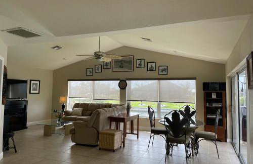 Relax with nature in our Waterfront 4 bedroom -HEATED POOL HOME-KING BED - Foto 17