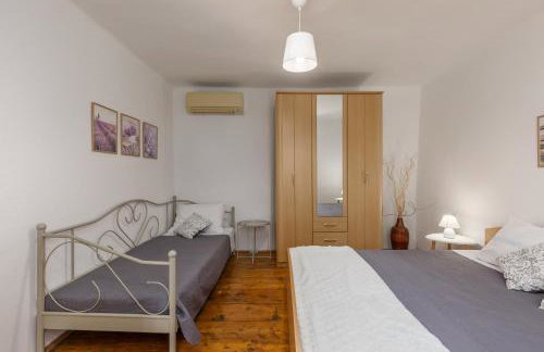 House Papinka with Private Pool & Garden - Happy Rentals - Photo 32