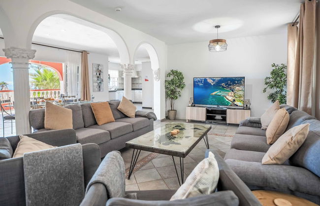 Villa Oleada - Photo 1