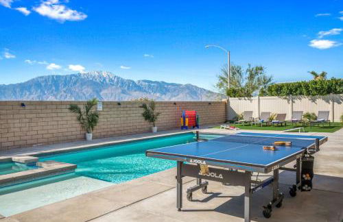 Views, Gameroom, Saltwater Pool & Hot tub, Firepit by MariamsBnb - Foto 6