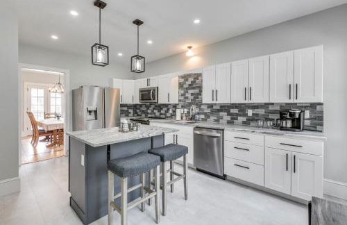 Charming Ticonderoga Home - Walk to Downtown! - Foto 3