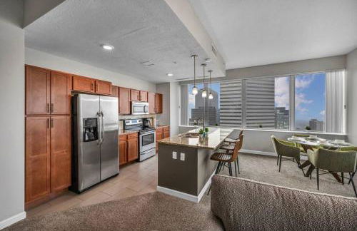 Luxury 21st Floor Penthouse | Great Downtown VIEWS - Photo 20