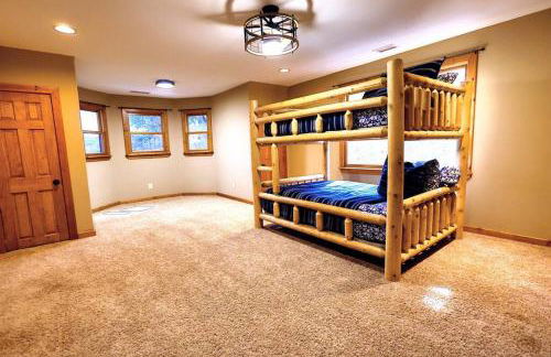 Luxury Cabin with Heated Pool, Hot-Tub & Deluxe Outdoors - Photo 38